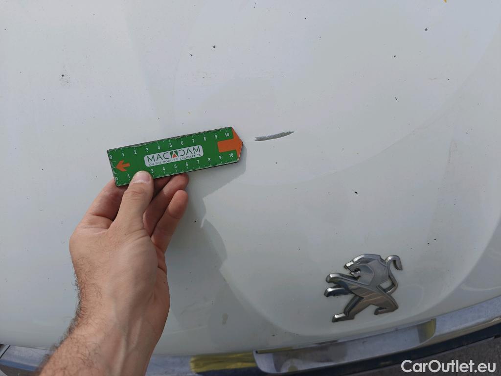  Peugeot  208 PEUGEOT  / 2015 / 5P / berlina con portón 5P ACTIVE BlueHDi 73kW (100CV) #6