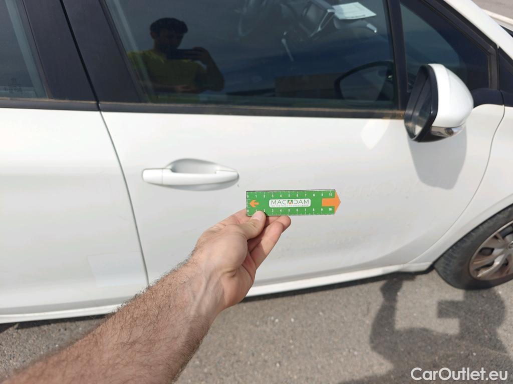  Peugeot  208 PEUGEOT  / 2015 / 5P / berlina con portón 5P ACTIVE BlueHDi 73kW (100CV) #17