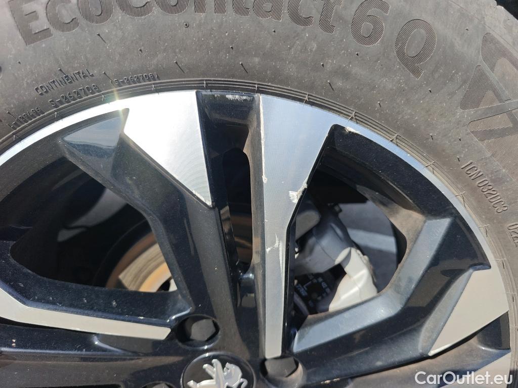  Peugeot  2008 PEUGEOT  / 2019 / 5P / todoterreno Allure BlueHDI 81kW (110CV) #4