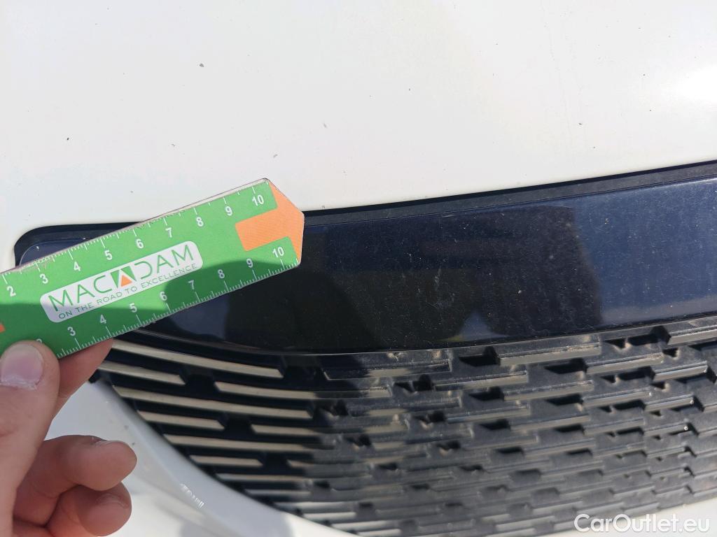  Peugeot  2008 PEUGEOT  / 2019 / 5P / todoterreno Allure BlueHDI 81kW (110CV) #47