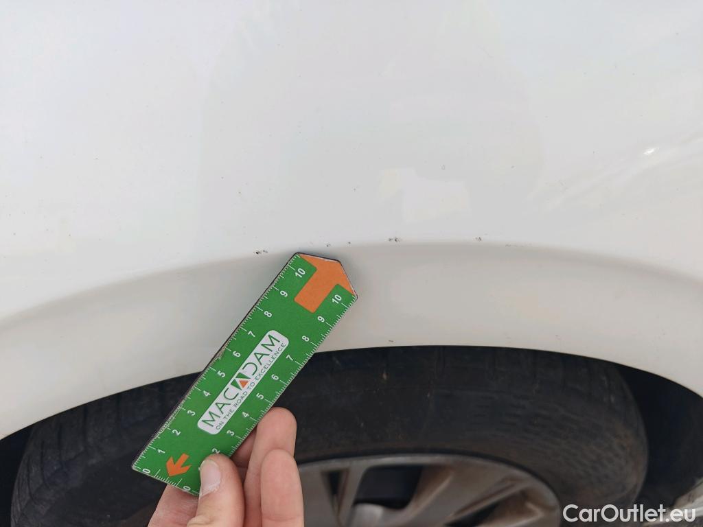  Peugeot  208 PEUGEOT  / 2015 / 5P / berlina con portón 5P ACTIVE BlueHDi 73kW (100CV) #55