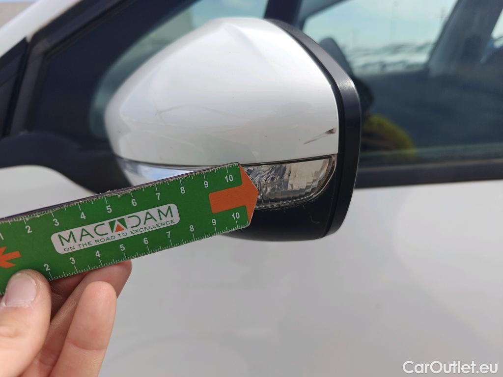  Peugeot  208 PEUGEOT  / 2015 / 5P / berlina con portón 5P ACTIVE BlueHDi 73kW (100CV) #45