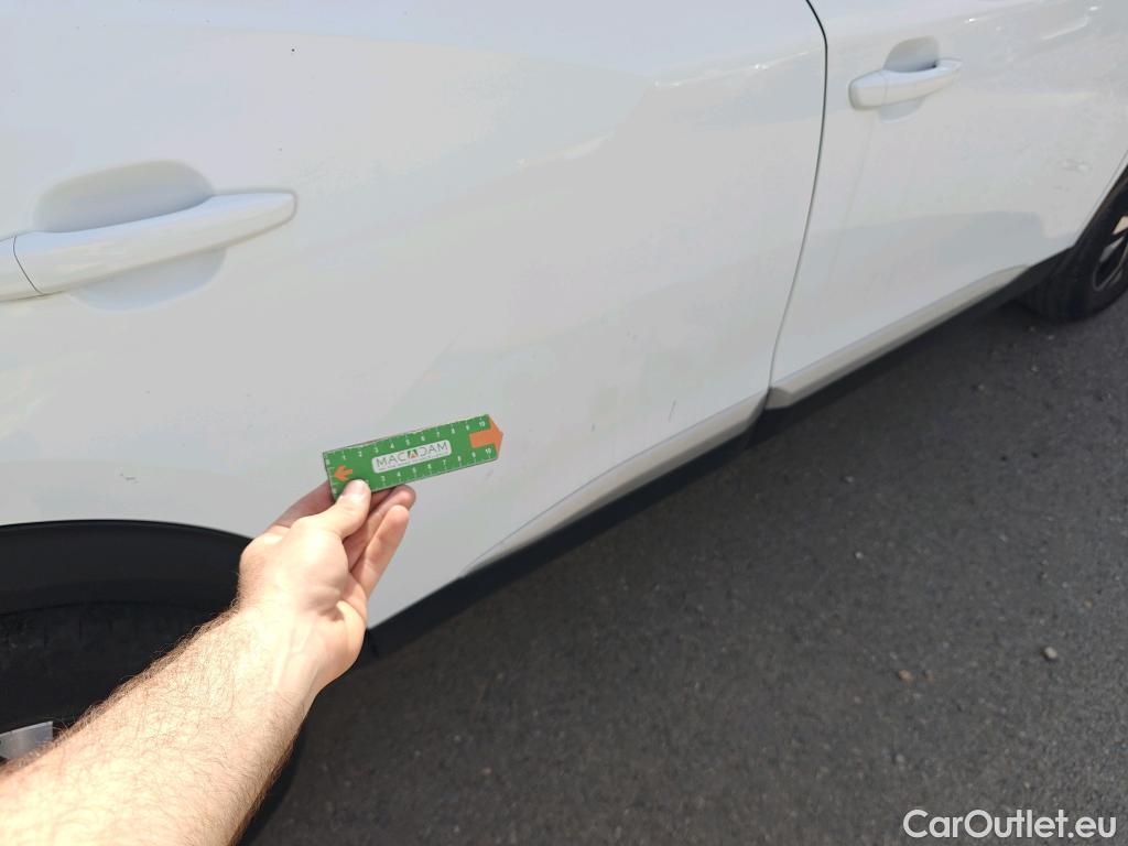  Peugeot  2008 PEUGEOT  / 2019 / 5P / todoterreno Allure BlueHDI 81kW (110CV) #9