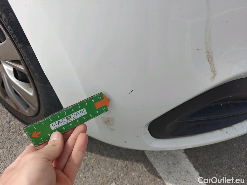  Peugeot  208 PEUGEOT  / 2015 / 5P / berlina con portón 5P ACTIVE BlueHDi 73kW (100CV) #32