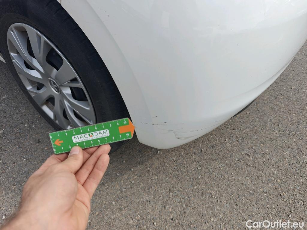  Peugeot  208 PEUGEOT  / 2015 / 5P / berlina con portón 5P ACTIVE BlueHDi 73kW (100CV) #30