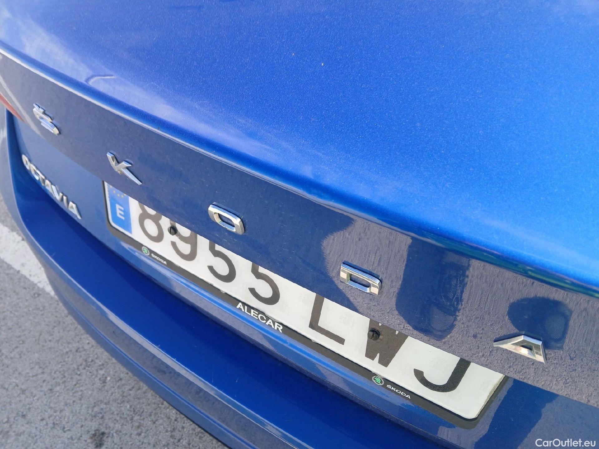  Skoda  Octavia SKODA  / 2020 / 5P / berlina con portón 1.5 TSI 96kW (130CV) DSG G-TEC Ambition #17