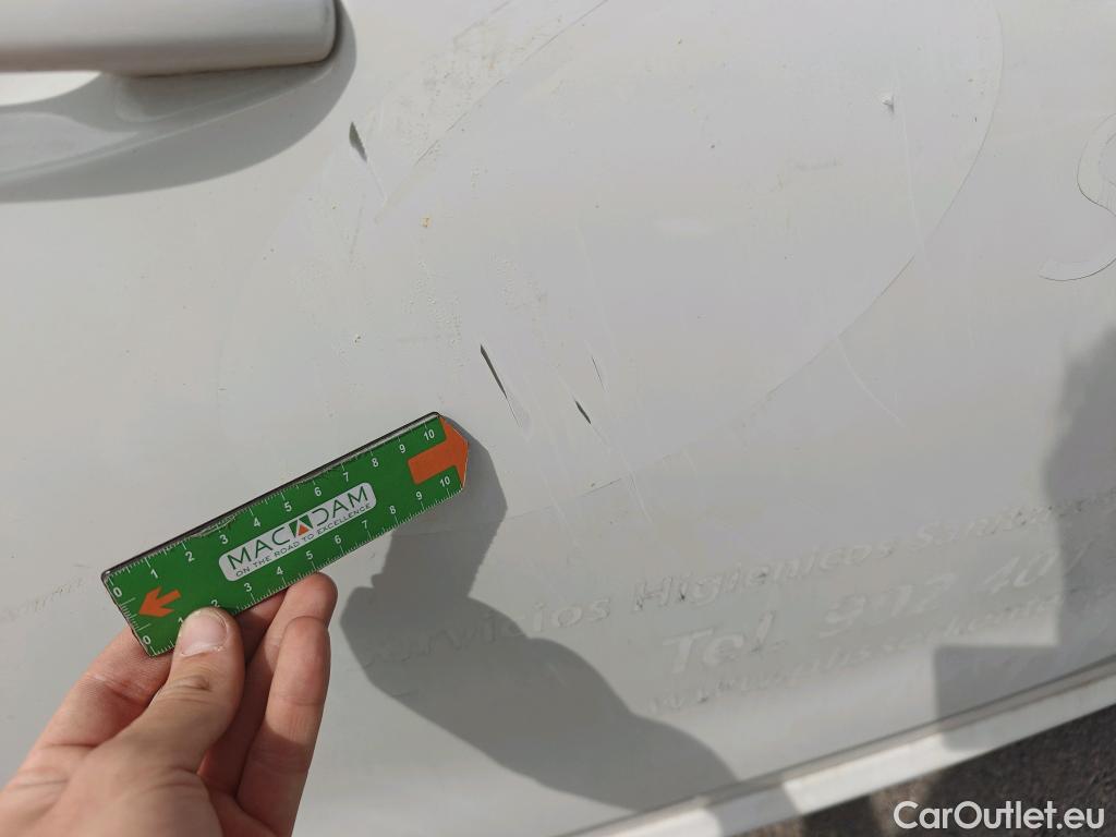  Peugeot  208 PEUGEOT  / 2015 / 5P / berlina con portón 5P ACTIVE BlueHDi 73kW (100CV) #19