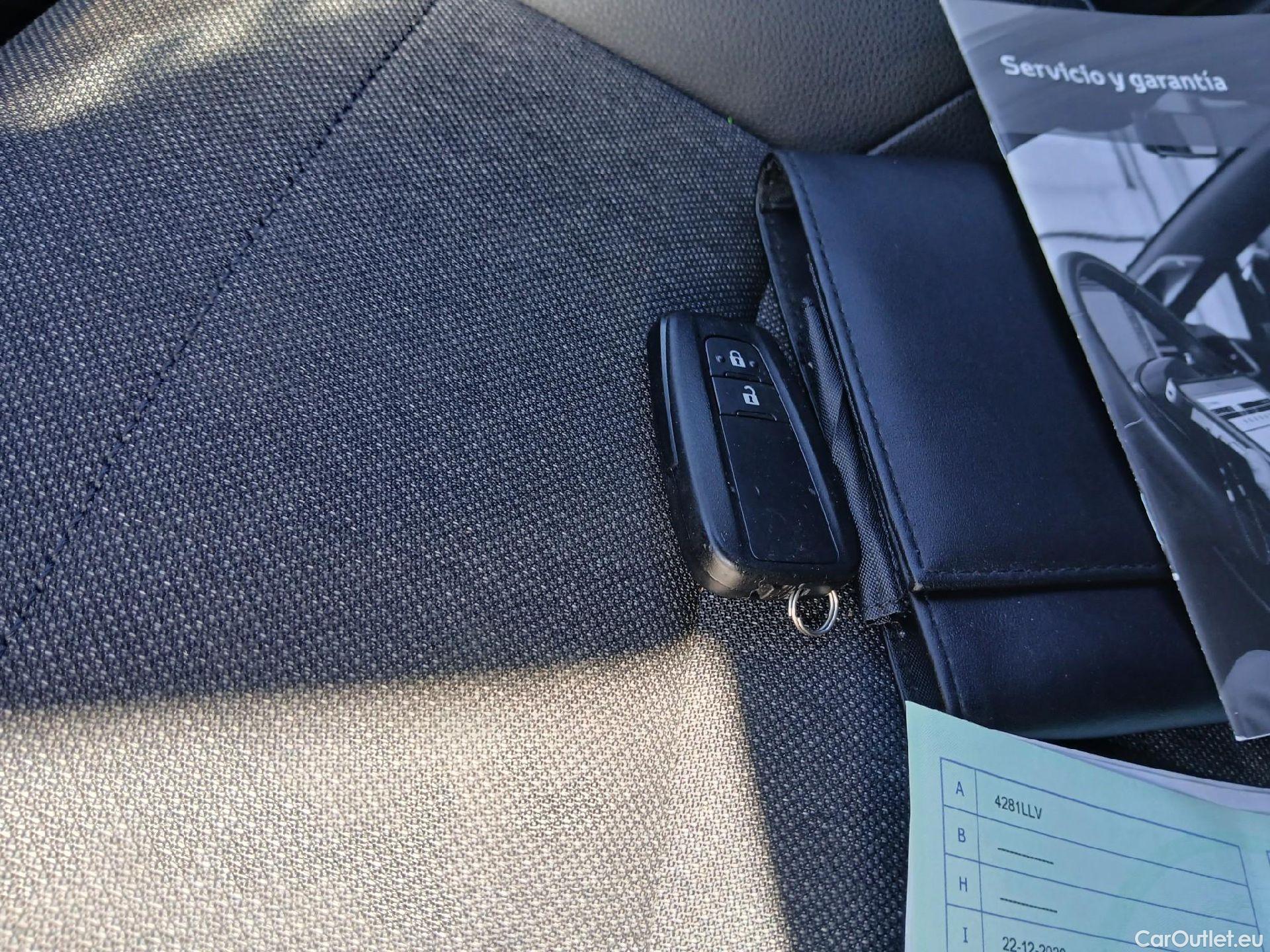  Toyota  Corolla TOYOTA  / 2019 / 5P / familiar 2.0 180H FEEL! E-CVT TOURING SPORT #1