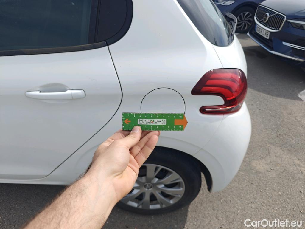  Peugeot  208 PEUGEOT  / 2015 / 5P / berlina con portón 5P ACTIVE BlueHDi 73kW (100CV) #48