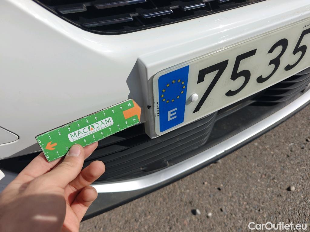  Peugeot  2008 PEUGEOT  / 2019 / 5P / todoterreno Allure BlueHDI 81kW (110CV) #32