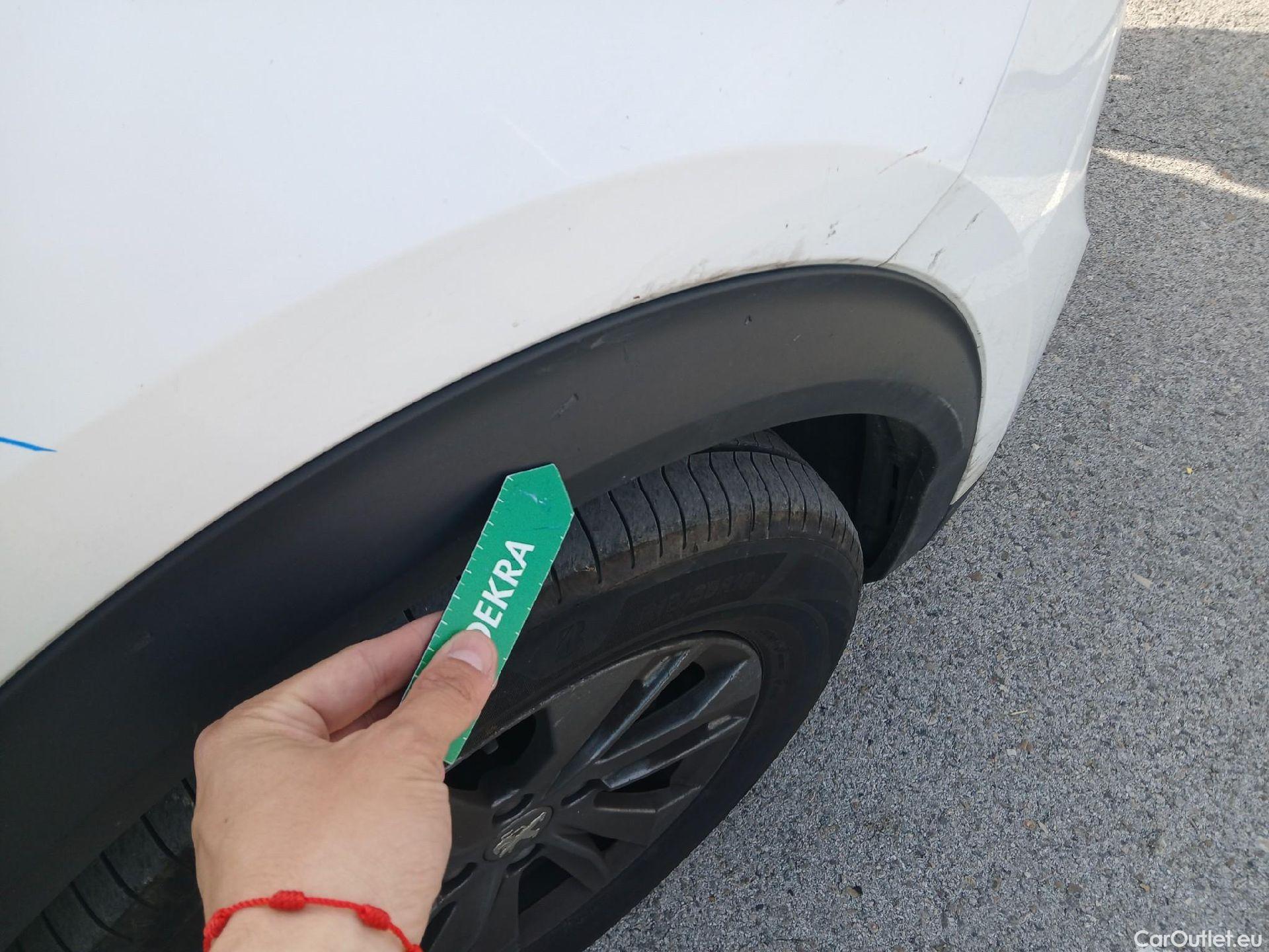  Peugeot  2008 PEUGEOT  / 2019 / 5P / todoterreno Active Pack BlueHDI 81kW (110CV) #21