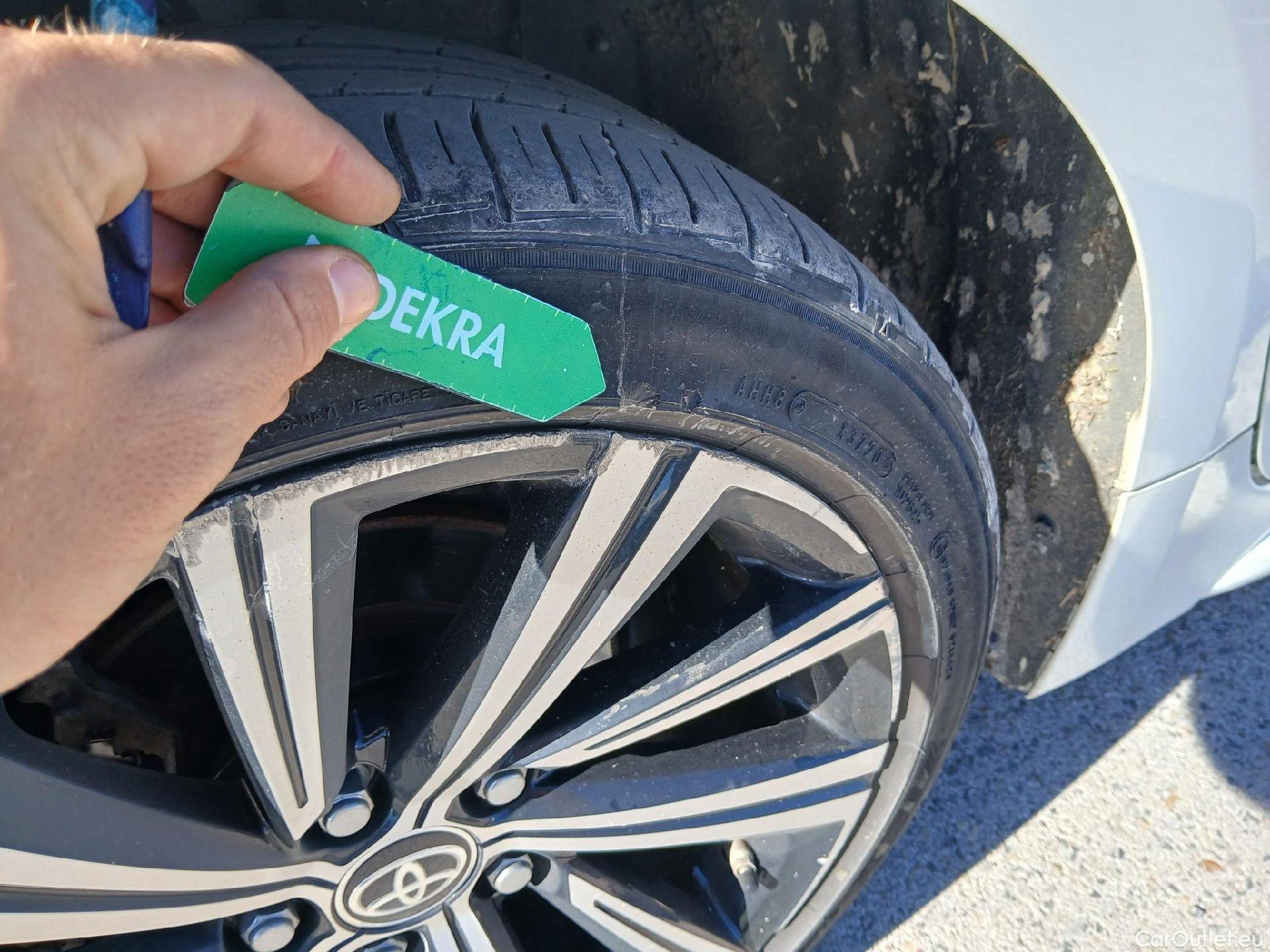  Toyota  Corolla TOYOTA  / 2019 / 5P / familiar 2.0 180H FEEL! E-CVT TOURING SPORT #33