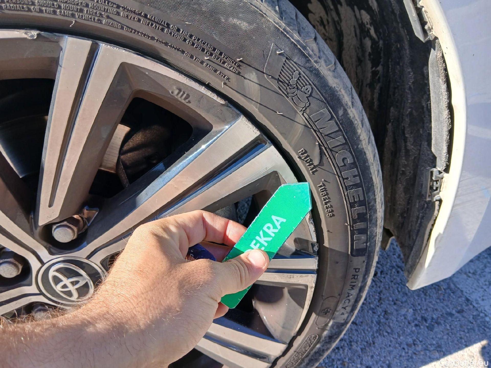  Toyota  Corolla TOYOTA  / 2019 / 5P / familiar 2.0 180H FEEL! E-CVT TOURING SPORT #39