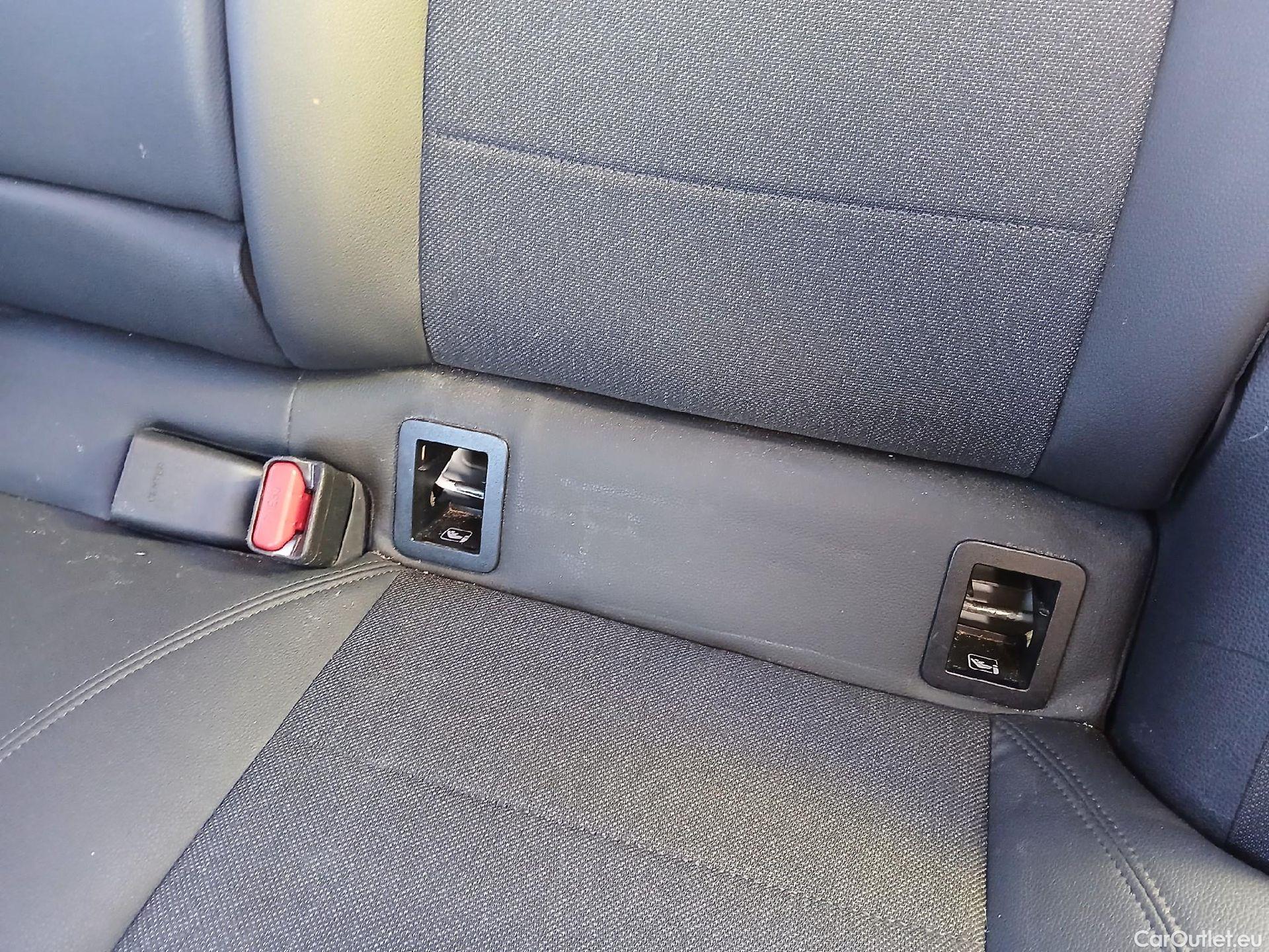  Toyota  Corolla TOYOTA  / 2019 / 5P / familiar 2.0 180H FEEL! E-CVT TOURING SPORT #42