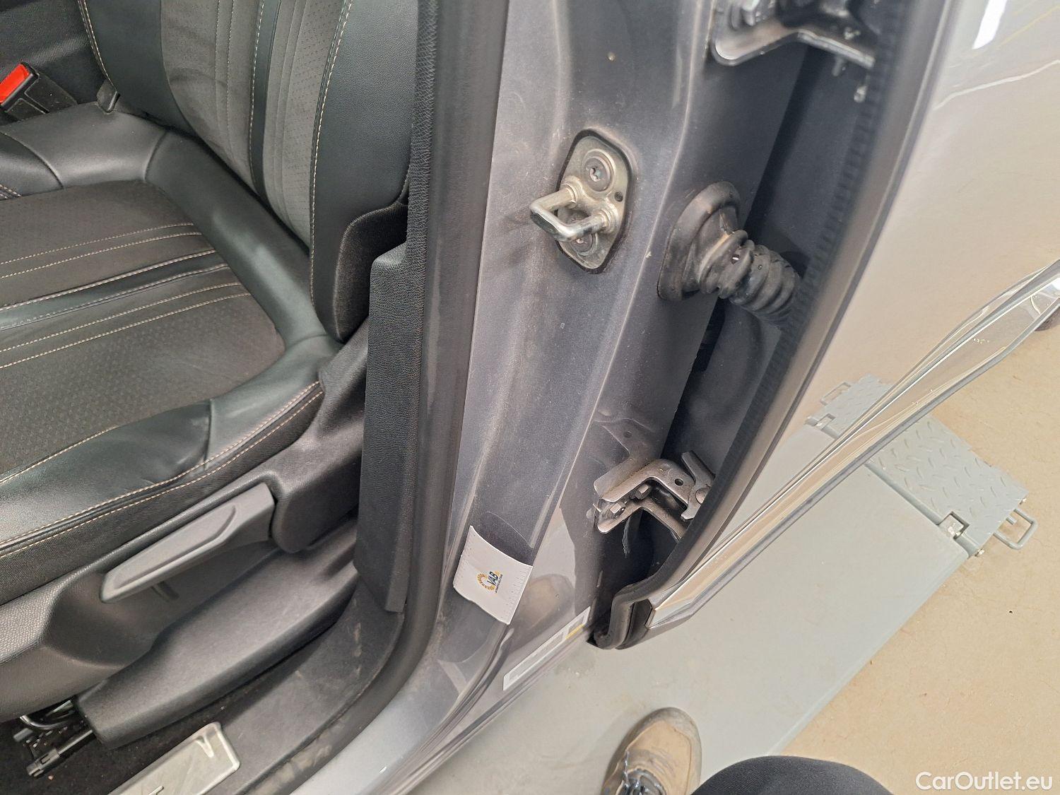  Peugeot  5008 Peugeot,  FL'20, Peugeot  1.5 BlueHDi 96kW S&S EAT8 GT 5d #31