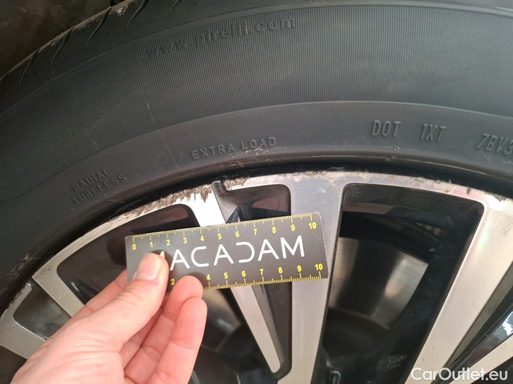  Volvo  XC90 VOLVO  / 2019 / 5P / SUV Recharge T8 AWD GT 8 Ultimate Dark #3