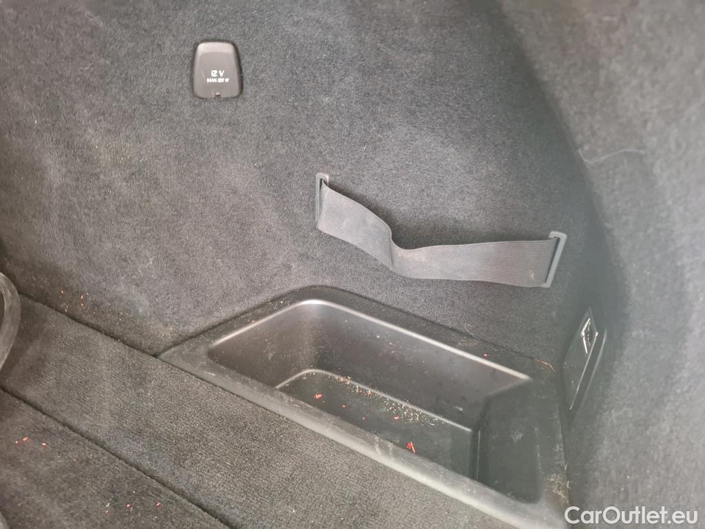  Volvo  XC90 VOLVO  / 2019 / 5P / SUV Recharge T8 AWD GT 8 Ultimate Dark #28