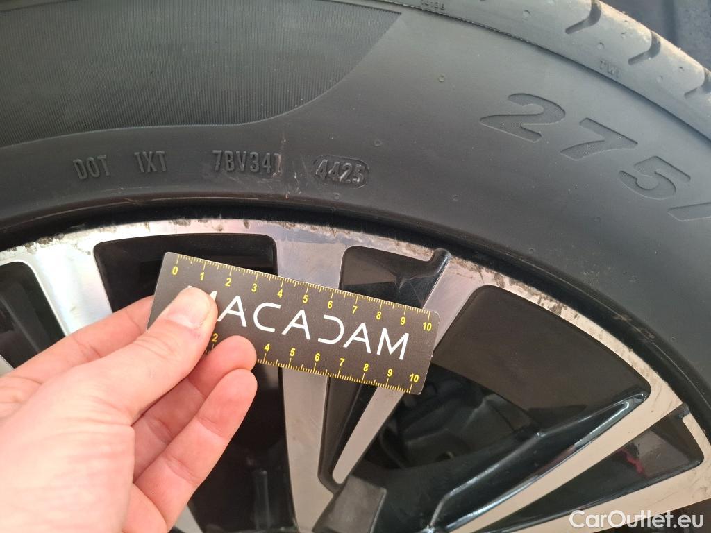  Volvo  XC90 VOLVO  / 2019 / 5P / SUV Recharge T8 AWD GT 8 Ultimate Dark #4