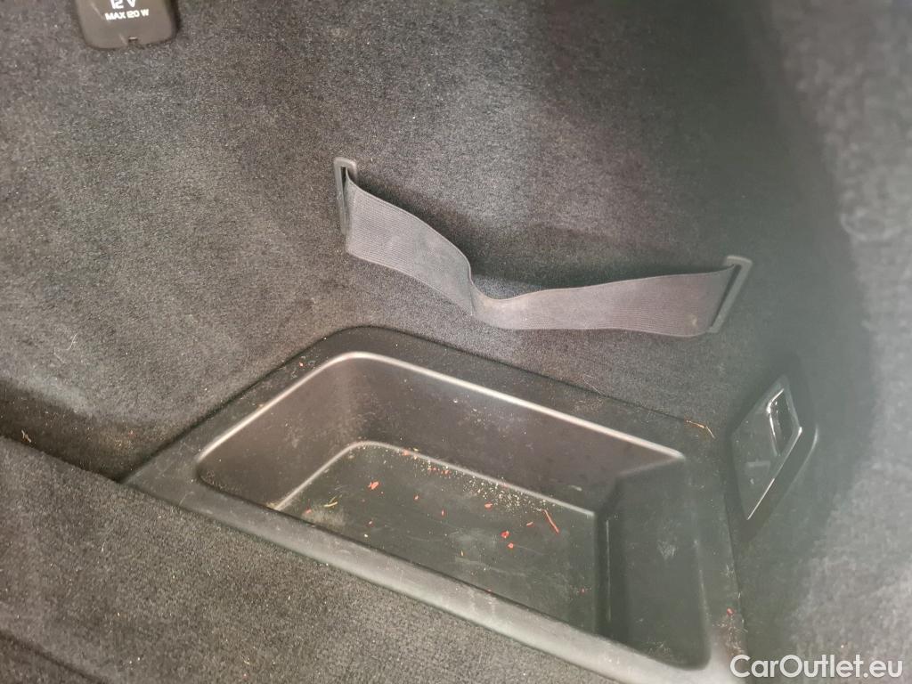  Volvo  XC90 VOLVO  / 2019 / 5P / SUV Recharge T8 AWD GT 8 Ultimate Dark #18