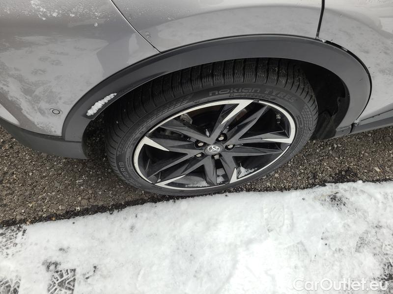  Toyota  C-HR  (2017) CHR 2.0HEV  eNCVT GR Sport 5d #5