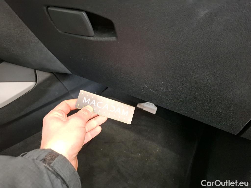  Bmw  Serie 1 BMW Série 1 / 2019 / 5P / Berline 116d DKG7 Business Design #1