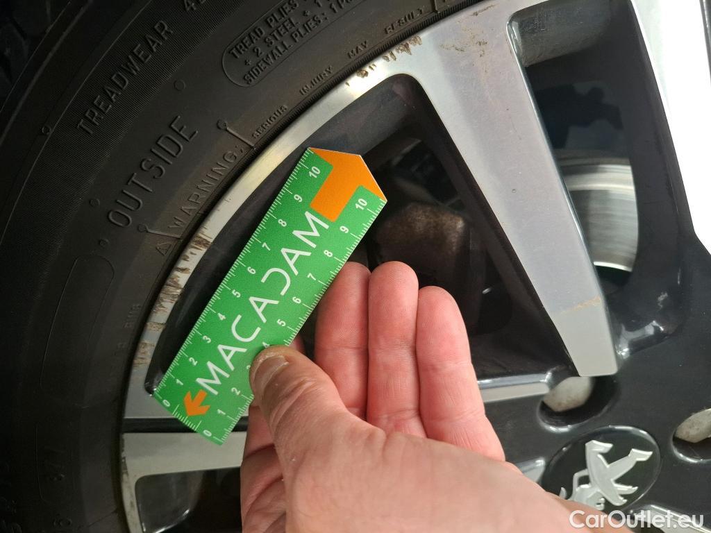  Peugeot  208  Allure Business 1.2 PureTech 100CV BVA8 E6d #13