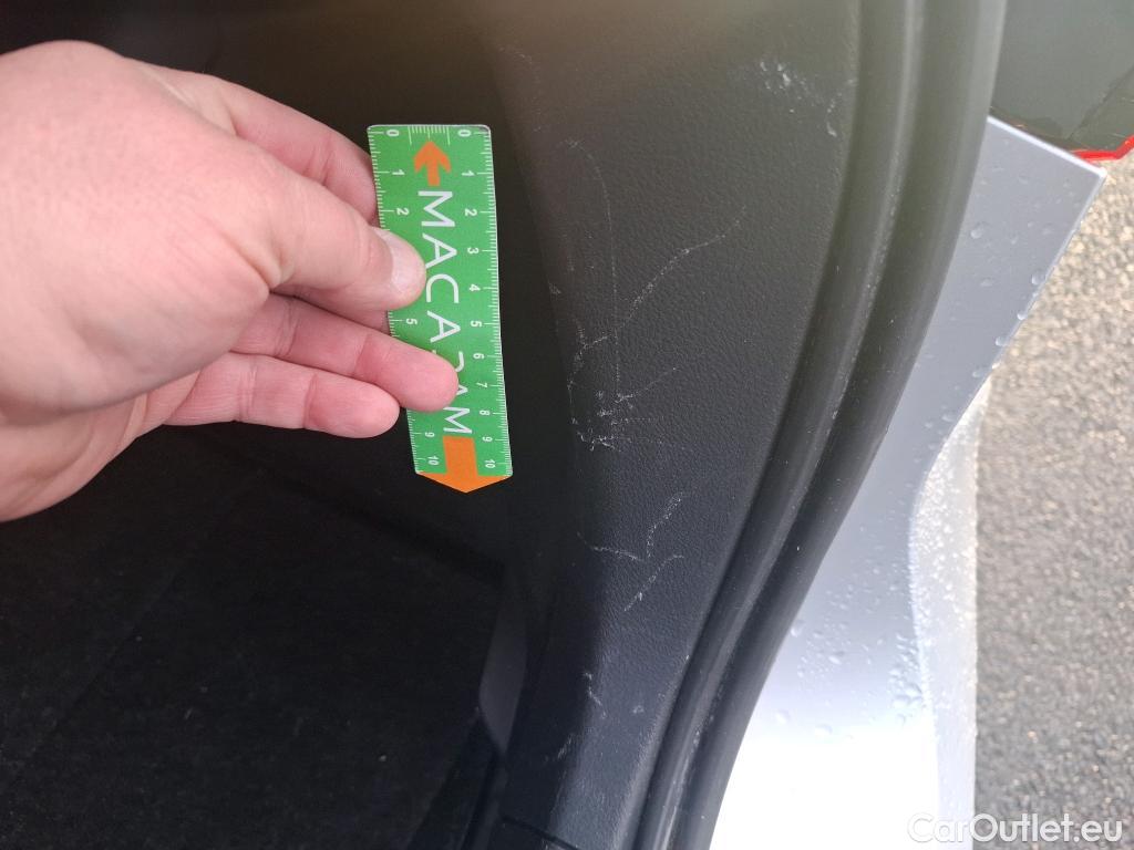  Toyota  Yaris TOYOTA  Hybride / 2017 / 5P / Berline 1.5 VVT-I HYBRID France Business #4