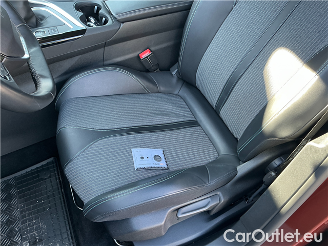  Peugeot  5008  1.5BHDi 130 Allure #2