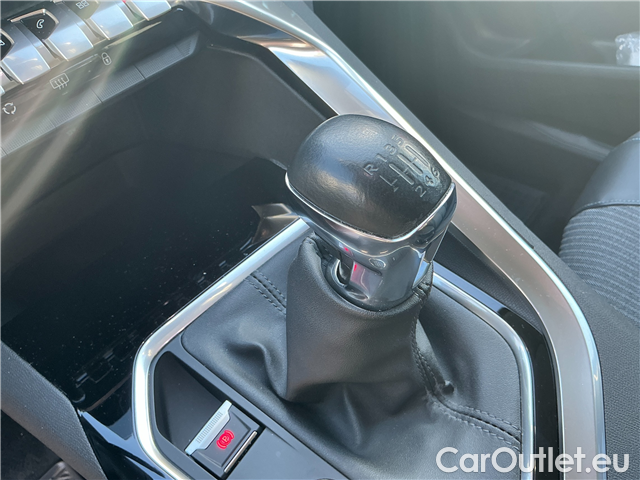  Peugeot  5008  1.5BHDi 130 Allure #8