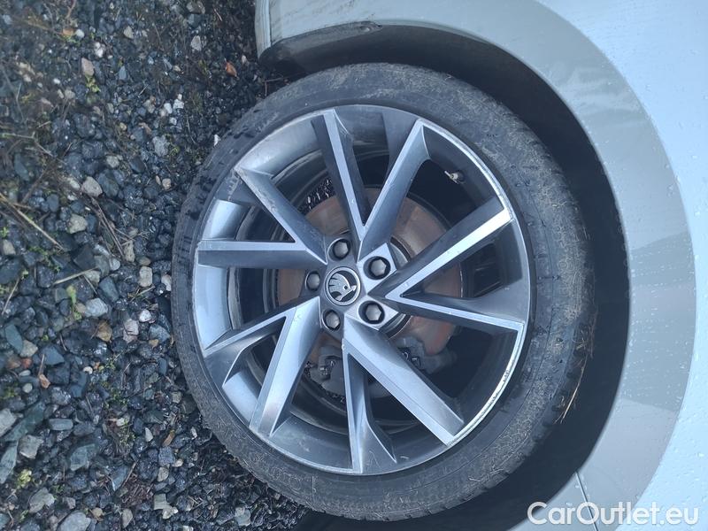  Skoda  Superb  2 (2008) Supe.FL2.0TDI 110 Sportline #6