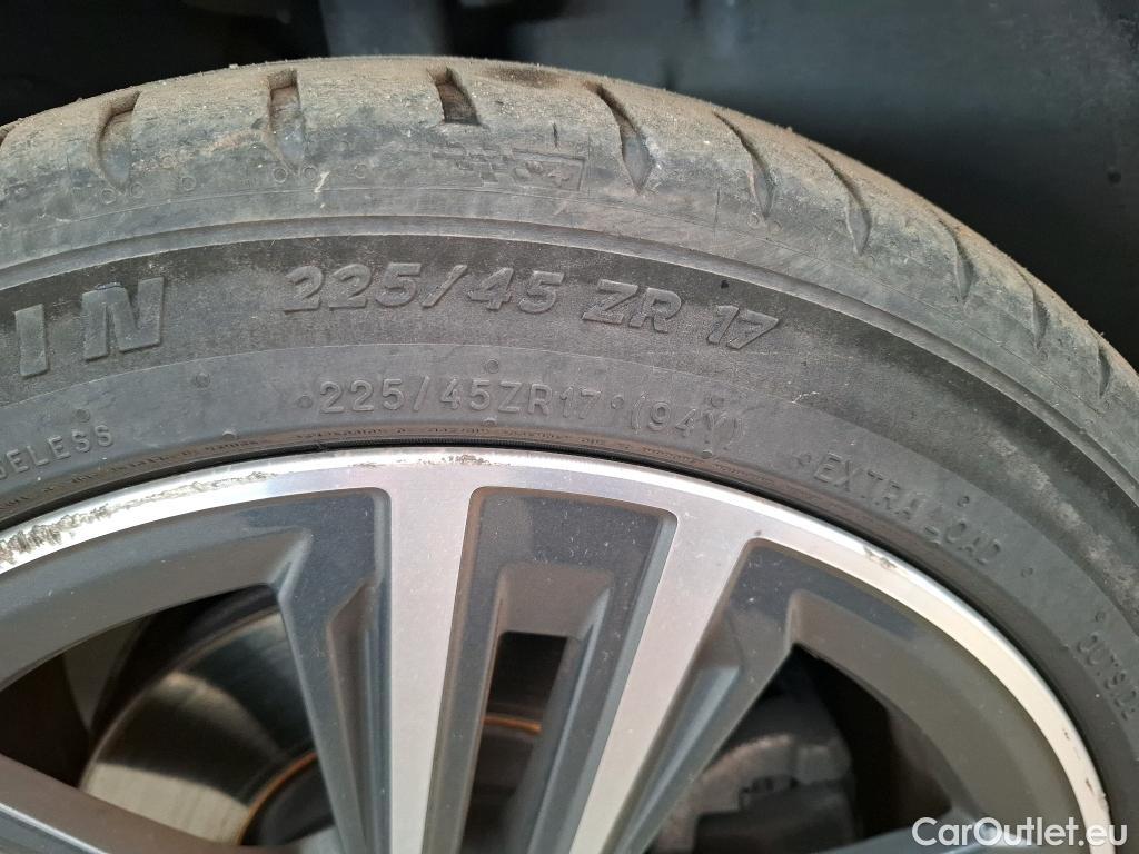  Bmw  Serie 1 BMW Série 1 / 2019 / 5P / Berline 1.5 116D DKG7 Business Design #15