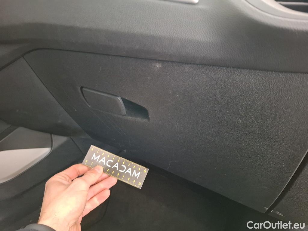  Bmw  Serie 1 BMW Série 1 / 2019 / 5P / Berline 1.5 116D DKG7 Business Design #48