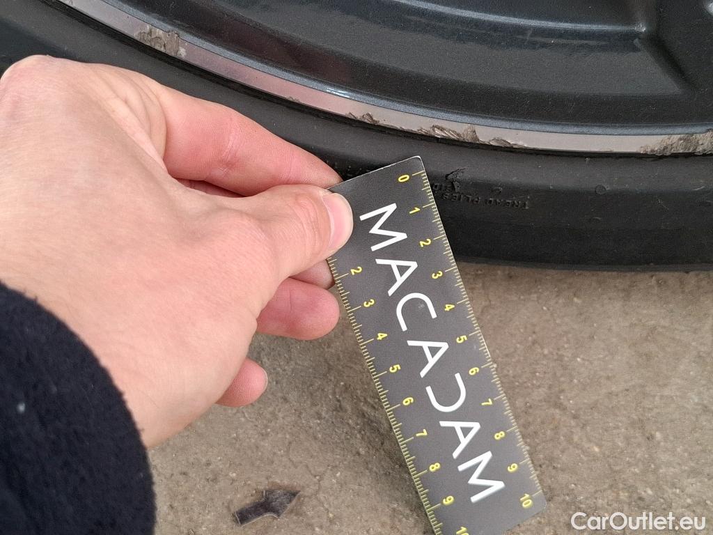  Bmw  Serie 1 BMW Série 1 / 2019 / 5P / Berline 1.5 116D DKG7 Business Design #18