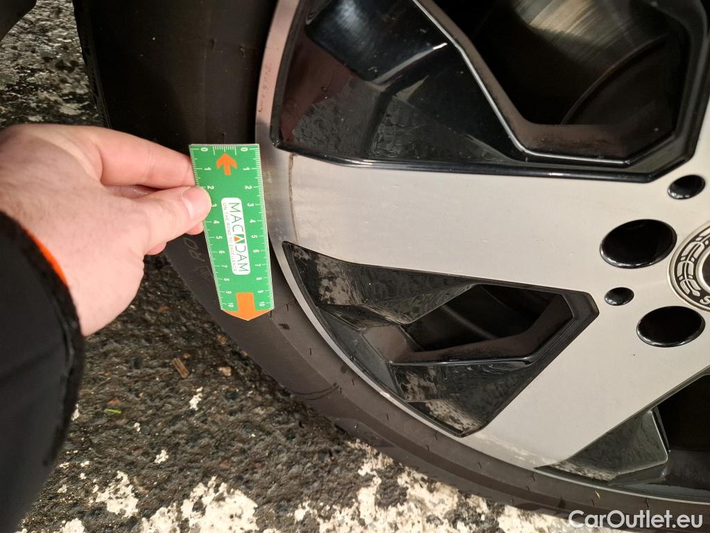  Mercedes  GLB MERCEDES-BENZ  / 2019 / 5P / SUV  200 d Business Line #4