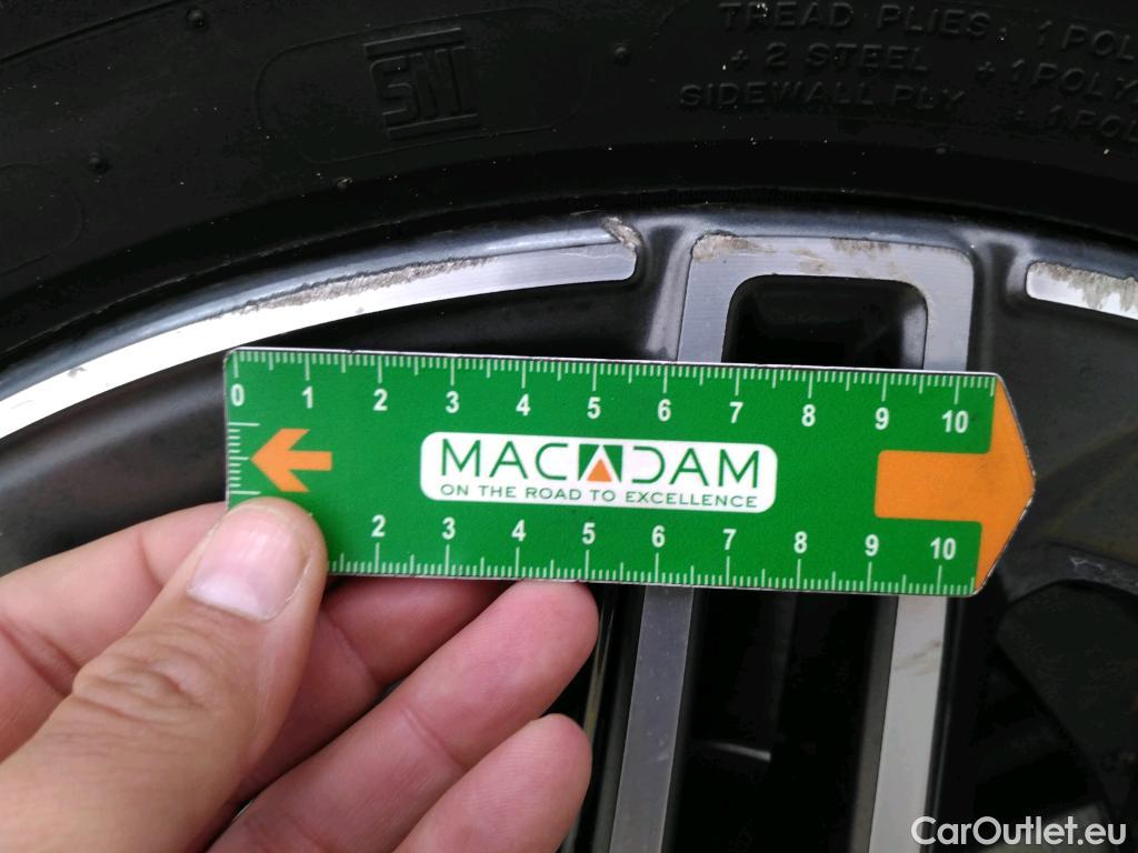  Mercedes  G-Klasee MERCEDES-BENZ GLC / 2019 / 5P / SUV GLC 300 de AMG Line 4Matic #4