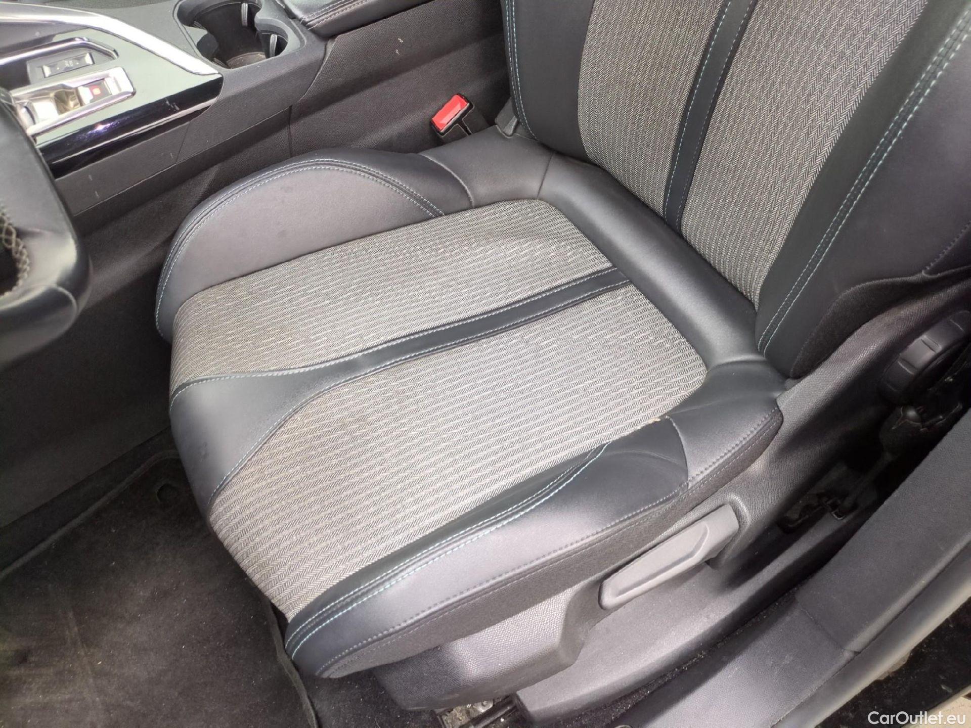  Peugeot  3008  II Allure 1.5 HDi 130CV BVA8 E6d #1