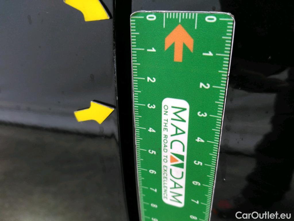  Mercedes  G-Klasee MERCEDES-BENZ GLC / 2019 / 5P / SUV GLC 300 de AMG Line 4Matic #25