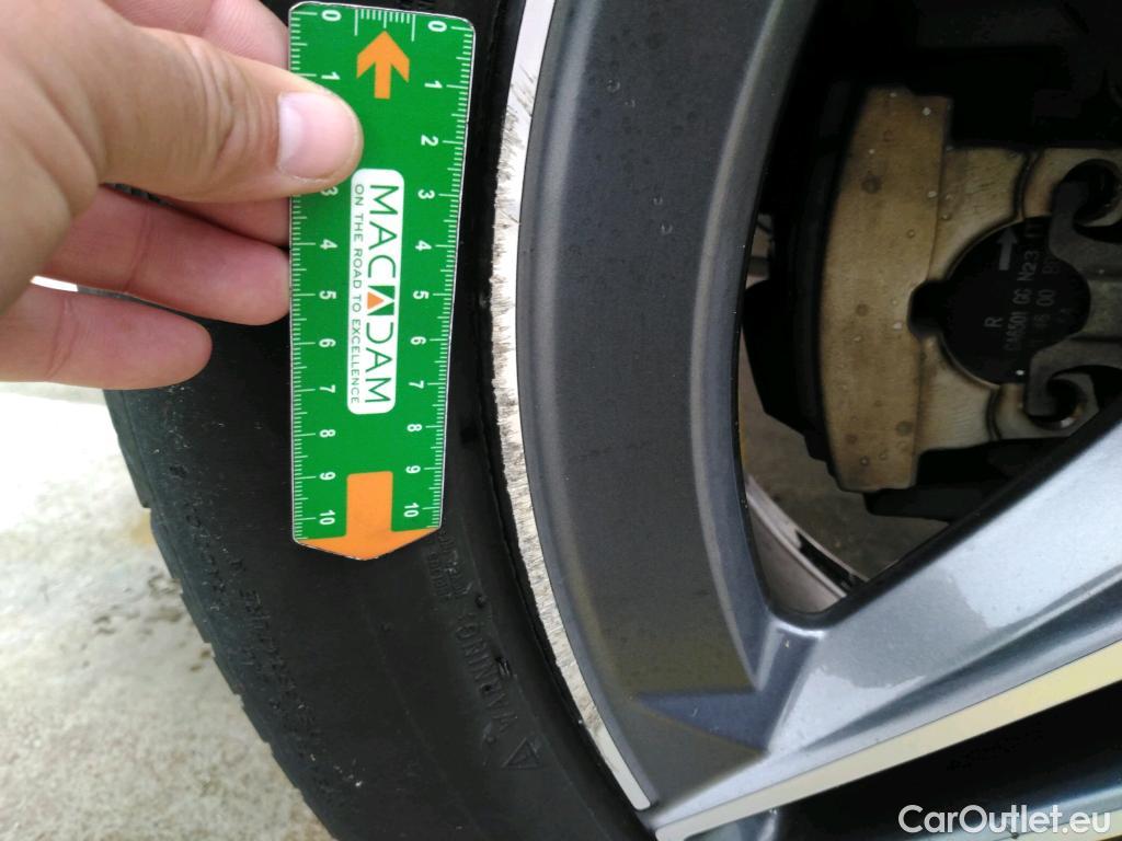  Mercedes  G-Klasee MERCEDES-BENZ GLC / 2019 / 5P / SUV GLC 300 de AMG Line 4Matic #8