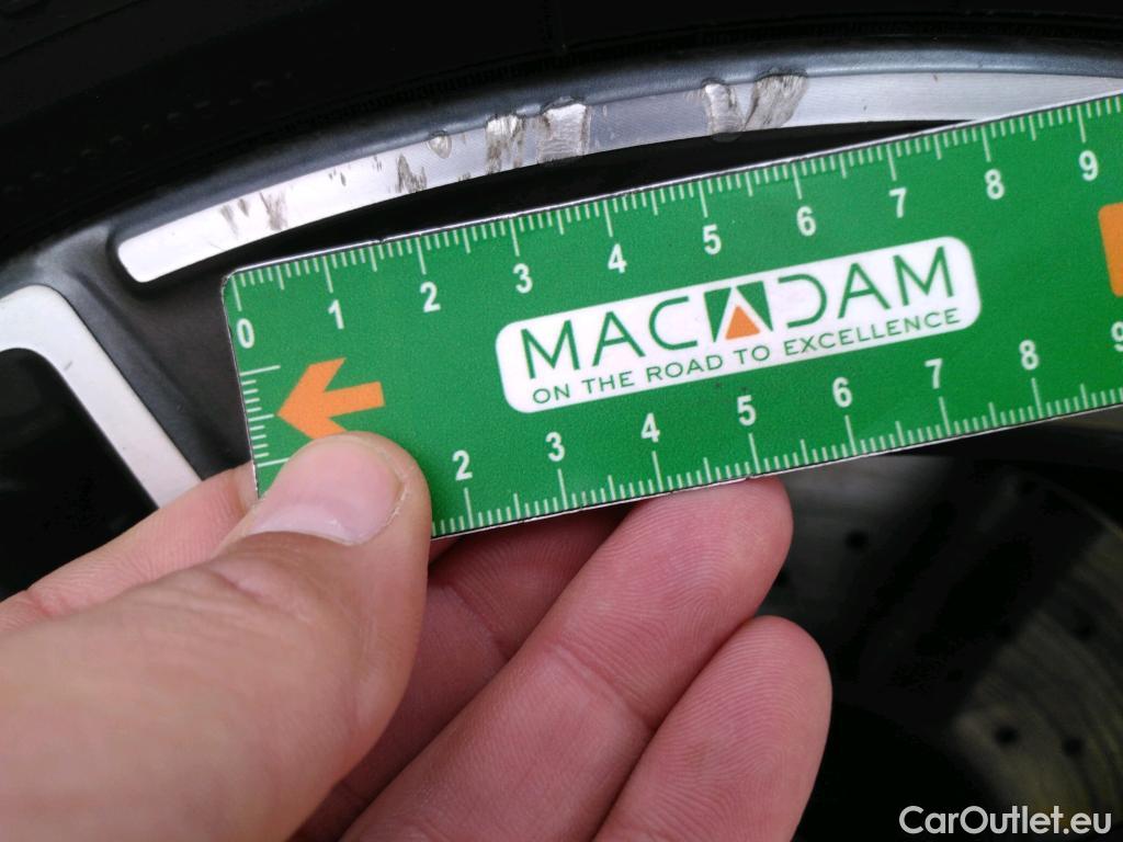  Mercedes  G-Klasee MERCEDES-BENZ GLC / 2019 / 5P / SUV GLC 300 de AMG Line 4Matic #23