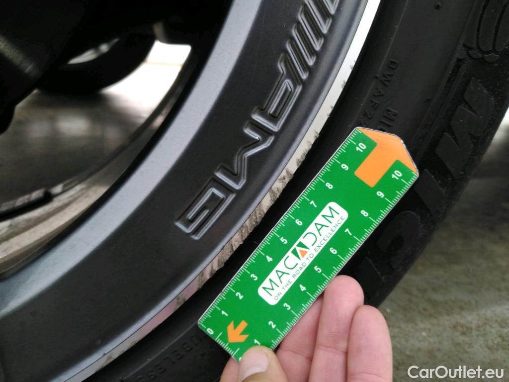  Mercedes  G-Klasee MERCEDES-BENZ GLC / 2019 / 5P / SUV GLC 300 de AMG Line 4Matic #5