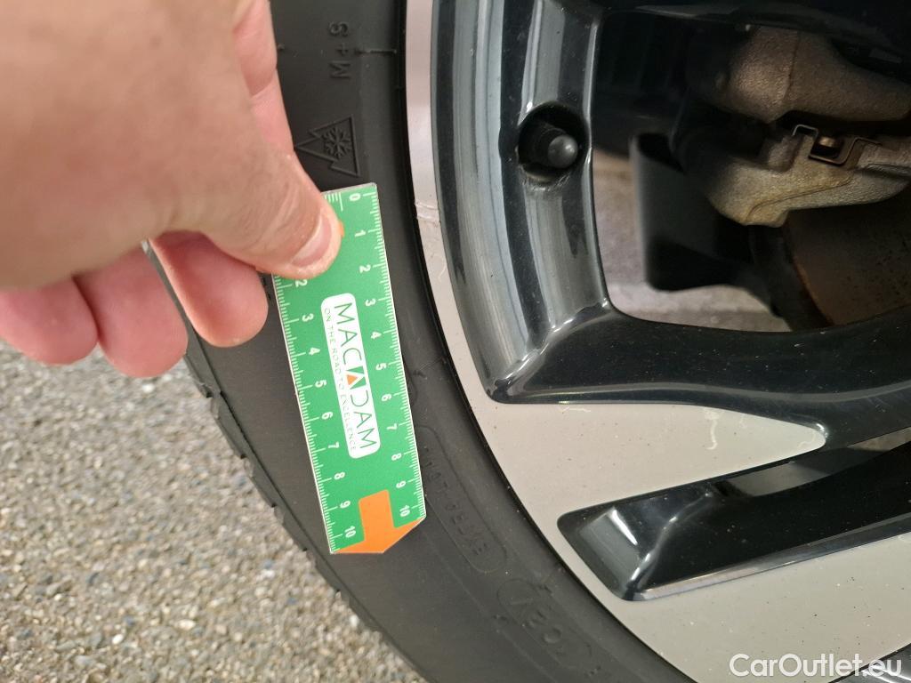  Opel   Grandland X Grandland X Elegance Business 1.5 130CV BVA8 E6d #24