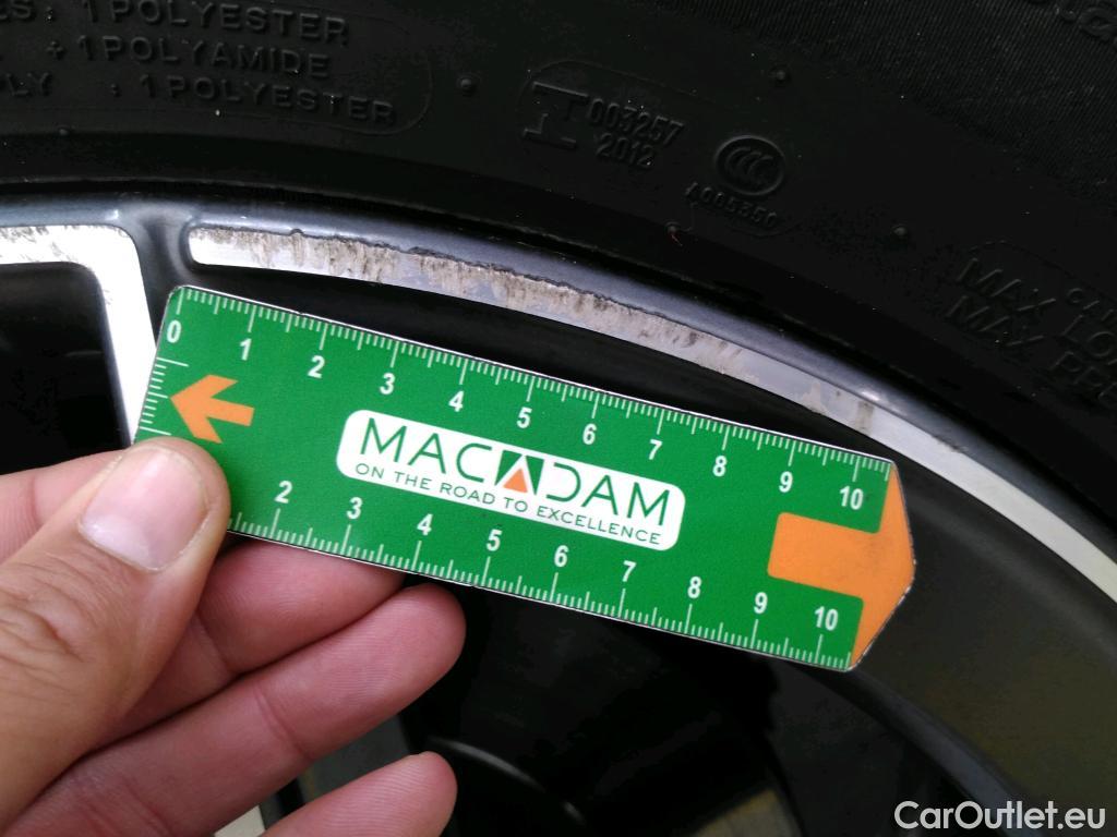  Mercedes  G-Klasee MERCEDES-BENZ GLC / 2019 / 5P / SUV GLC 300 de AMG Line 4Matic #3