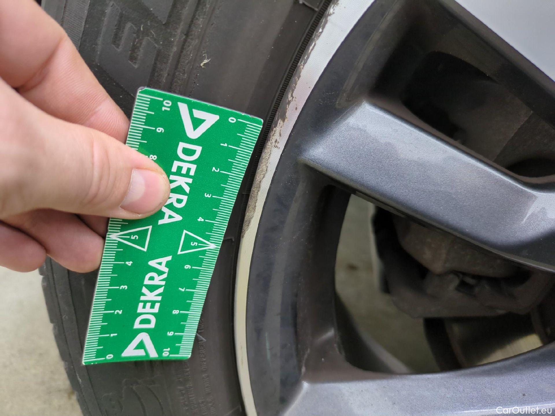  Peugeot  3008  II Allure 1.5 HDi 130CV BVA8 E6d #36