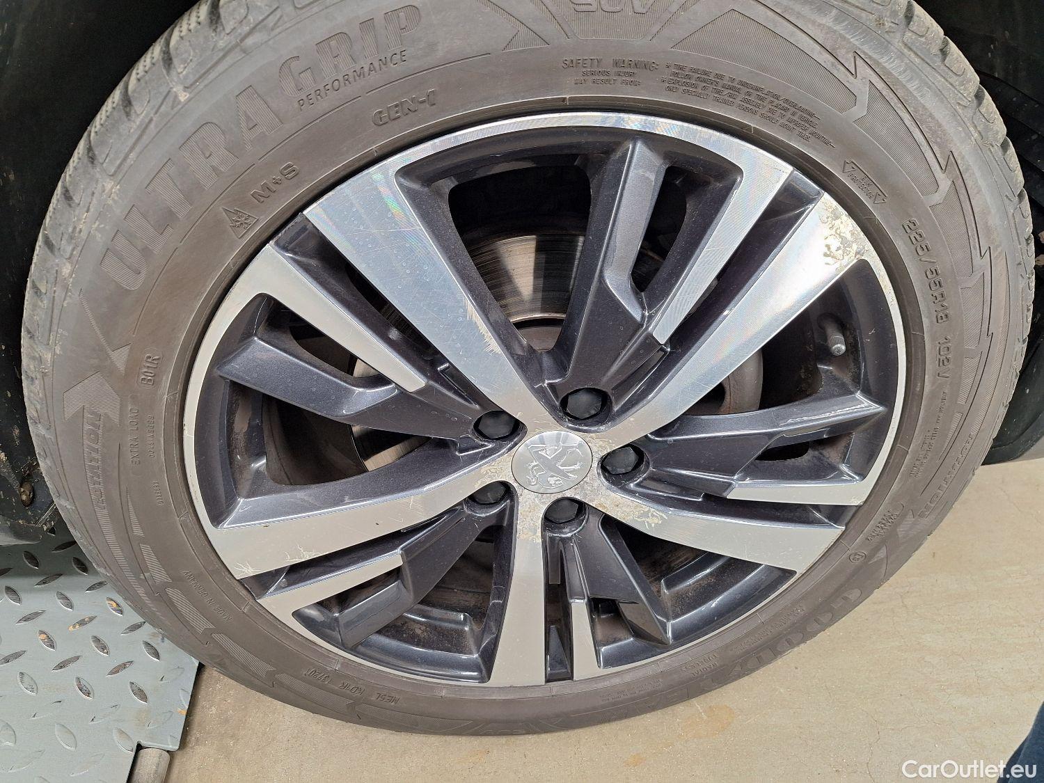  Peugeot  5008 Peugeot,  '16, Peugeot  1.5 BlueHDi 96kW S&S EAT8 GT Line 5d #1