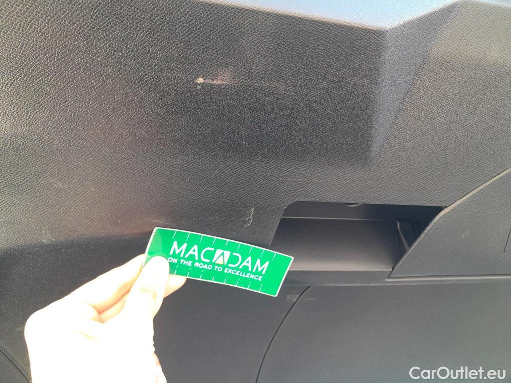  Peugeot  3008 PEUGEOT  / 2020 / 5P / todoterreno 1.5 BlueHDi 96kW (130CV) S&S Allure #38