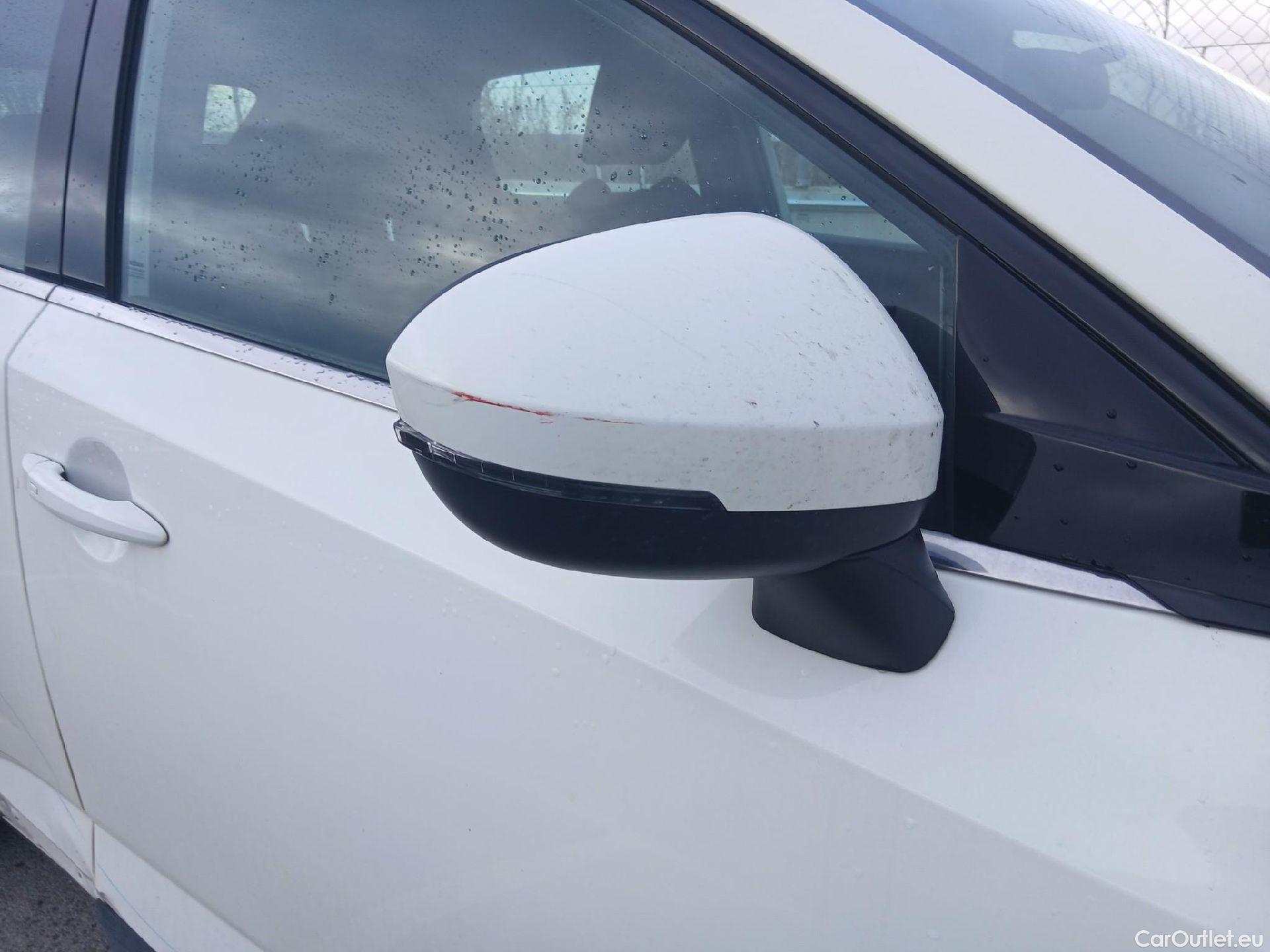  Nissan  Qashqai NISSAN  / 2021 / 5P / todoterreno DIG-T 103kW (140CV) mHEV 4x2 Acenta #37