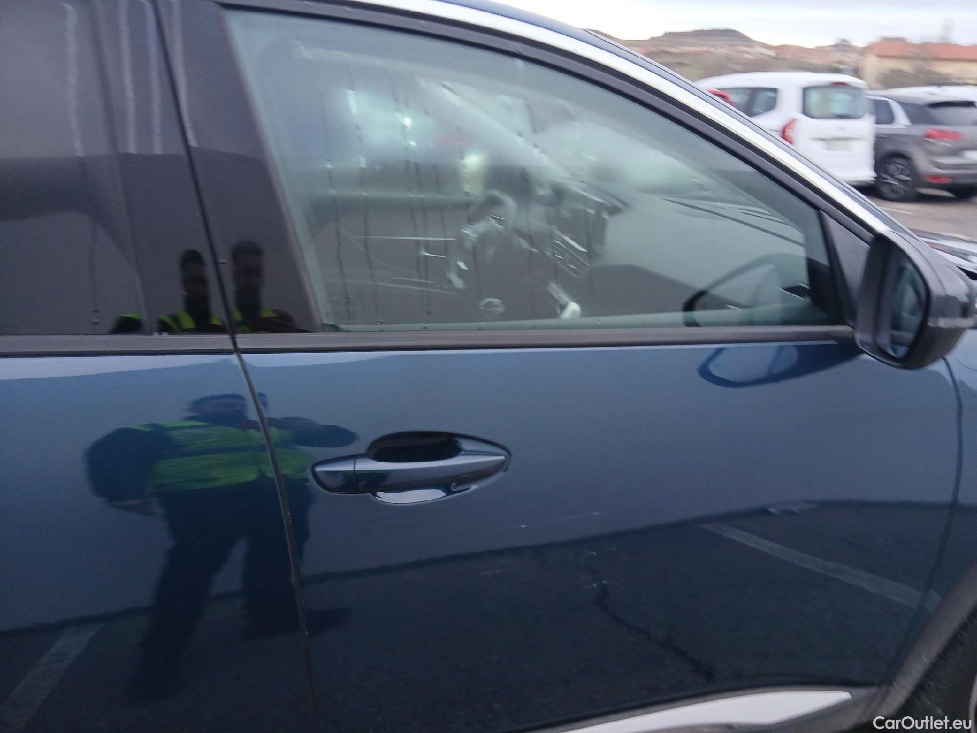  Peugeot  3008 PEUGEOT  / 2020 / 5P / todoterreno 1.5 BlueHDi 96kW (130CV) S&S Allure #21