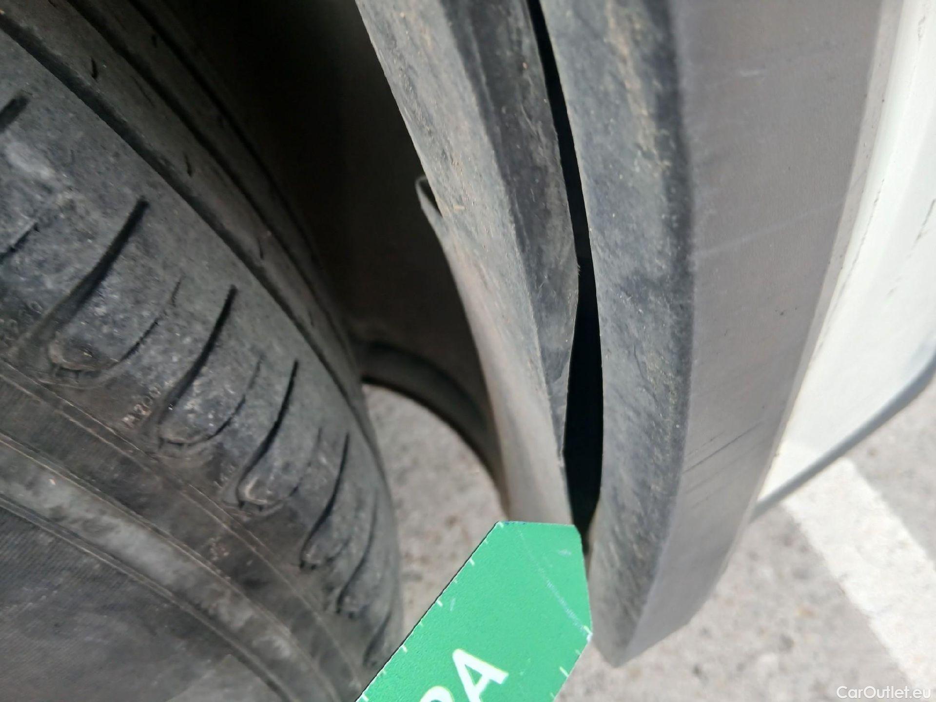  Nissan  Qashqai NISSAN  / 2021 / 5P / todoterreno DIG-T 103kW (140CV) mHEV 4x2 Acenta #44