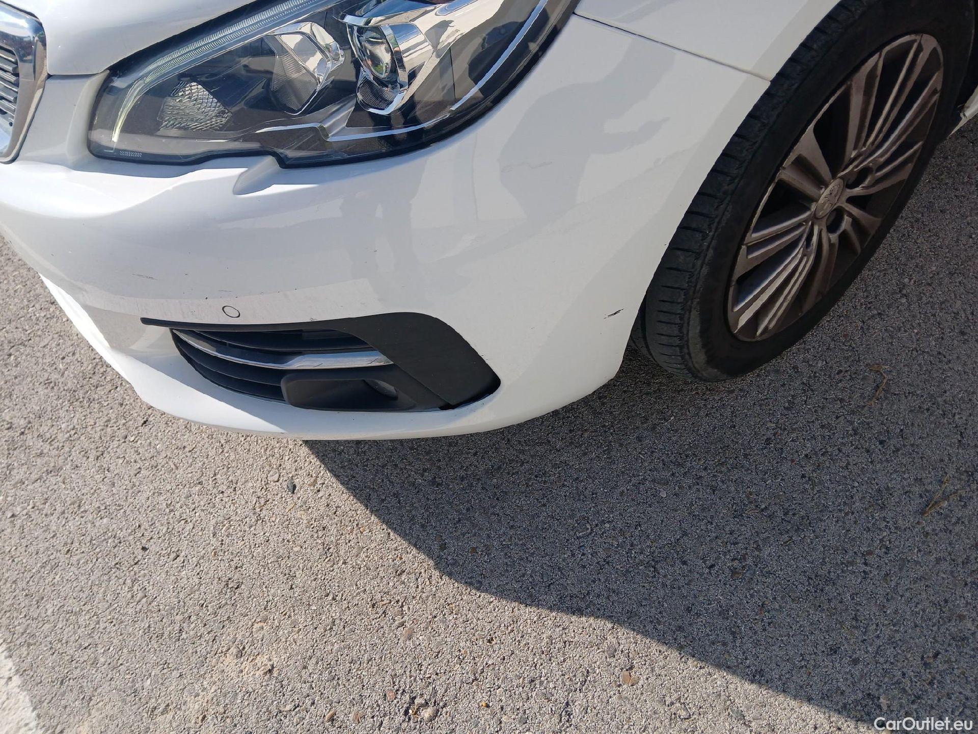  Peugeot  308 PEUGEOT  / 2017 / 5P / berlina con portón 5p Allure PureTech 130 S&S (CX) #11