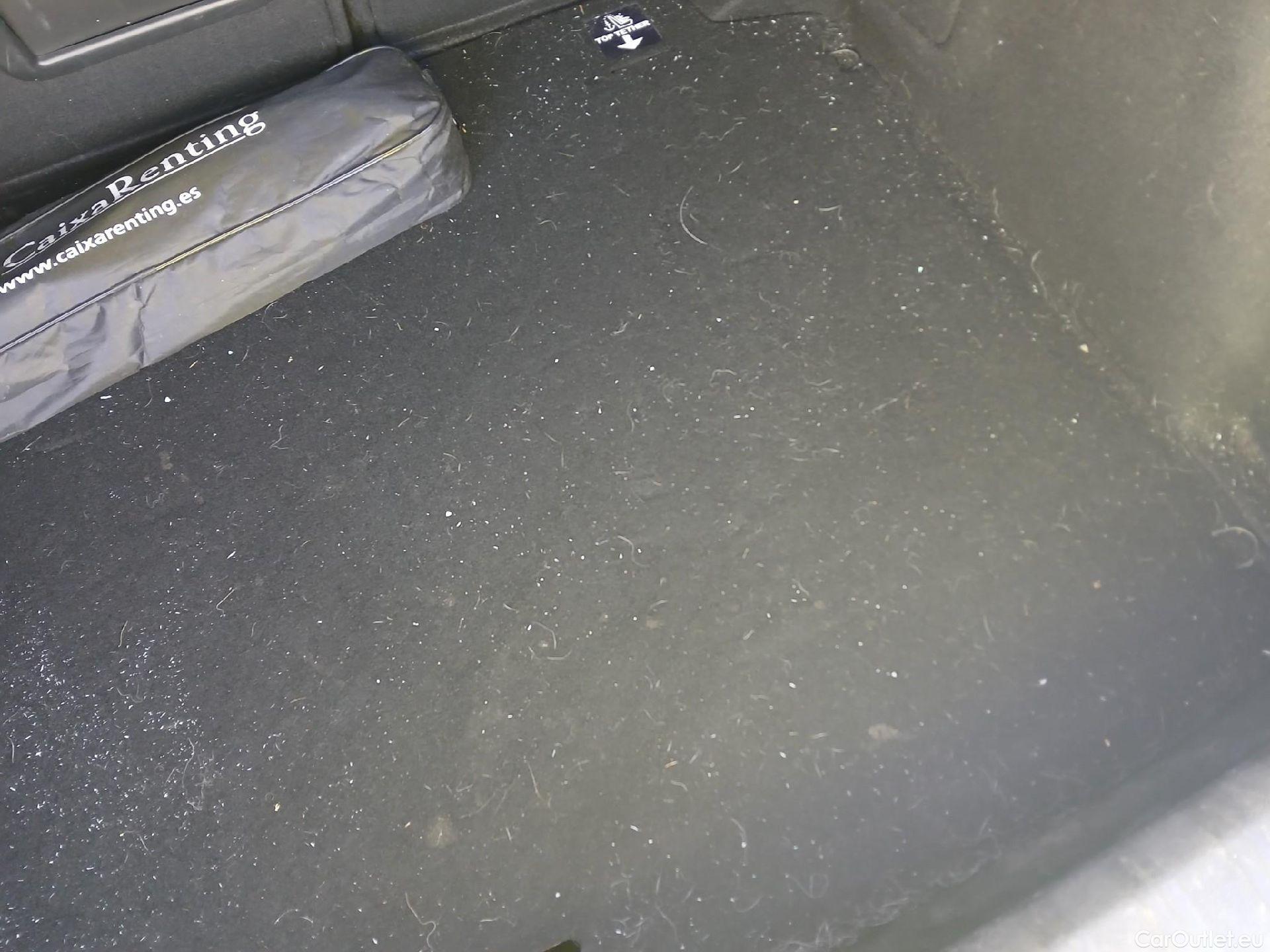  Peugeot  308 PEUGEOT  / 2017 / 5P / berlina con portón 5p Allure PureTech 130 S&S (CX) #3